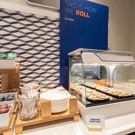Holiday Inn Express Detroit-Warren/General Motors Technology Center By Ihg מראה חיצוני תמונה