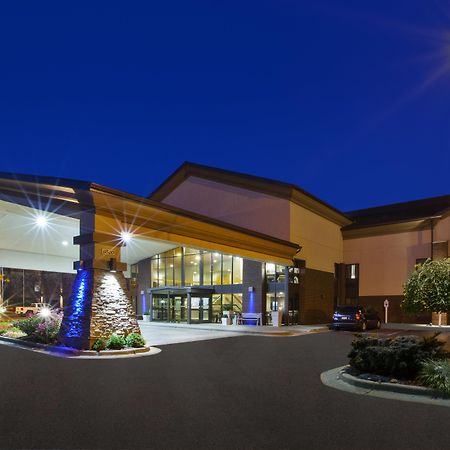 Holiday Inn Express Detroit-Warren/General Motors Technology Center By Ihg מראה חיצוני תמונה