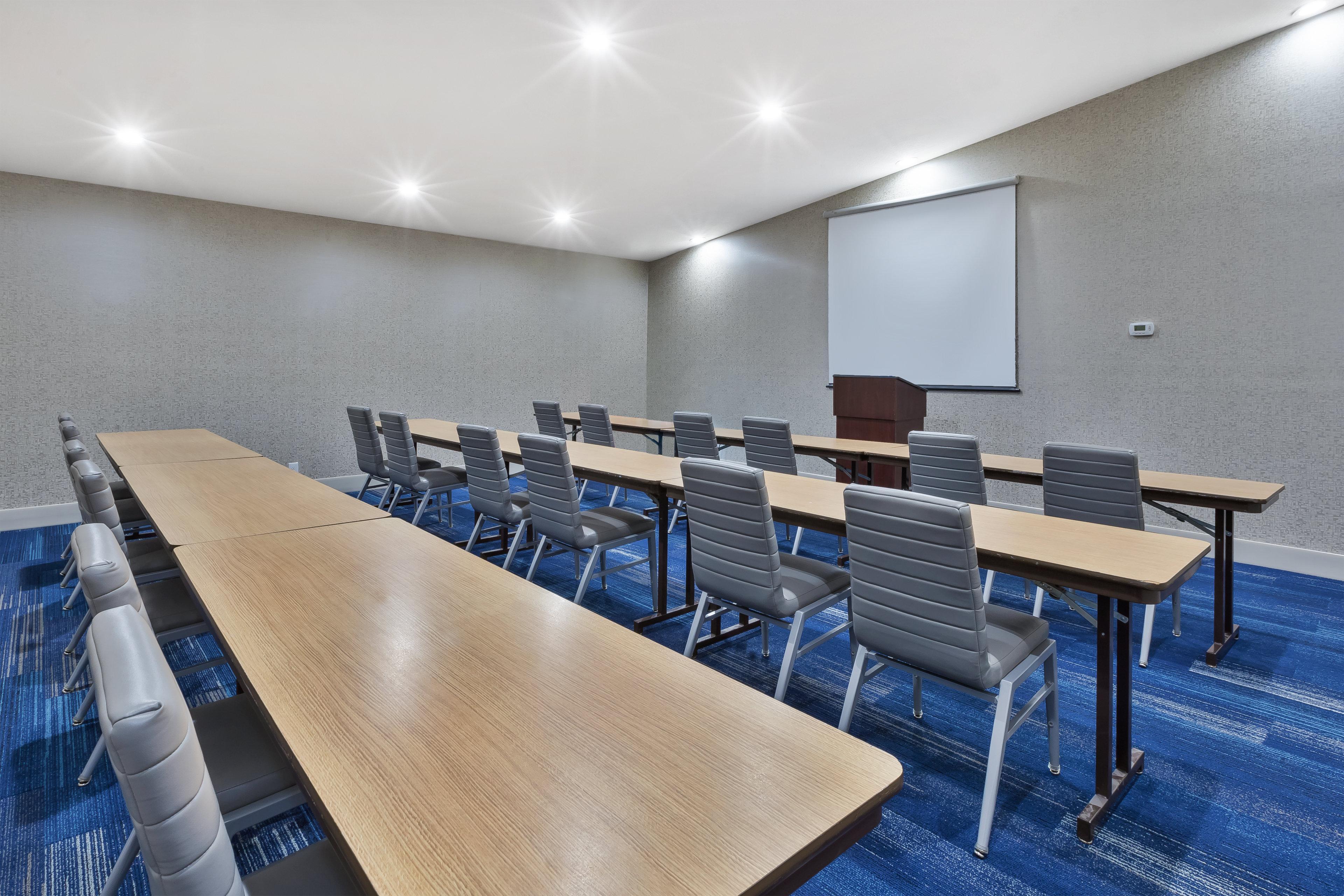 Holiday Inn Express Detroit-Warren/General Motors Technology Center By Ihg מראה חיצוני תמונה