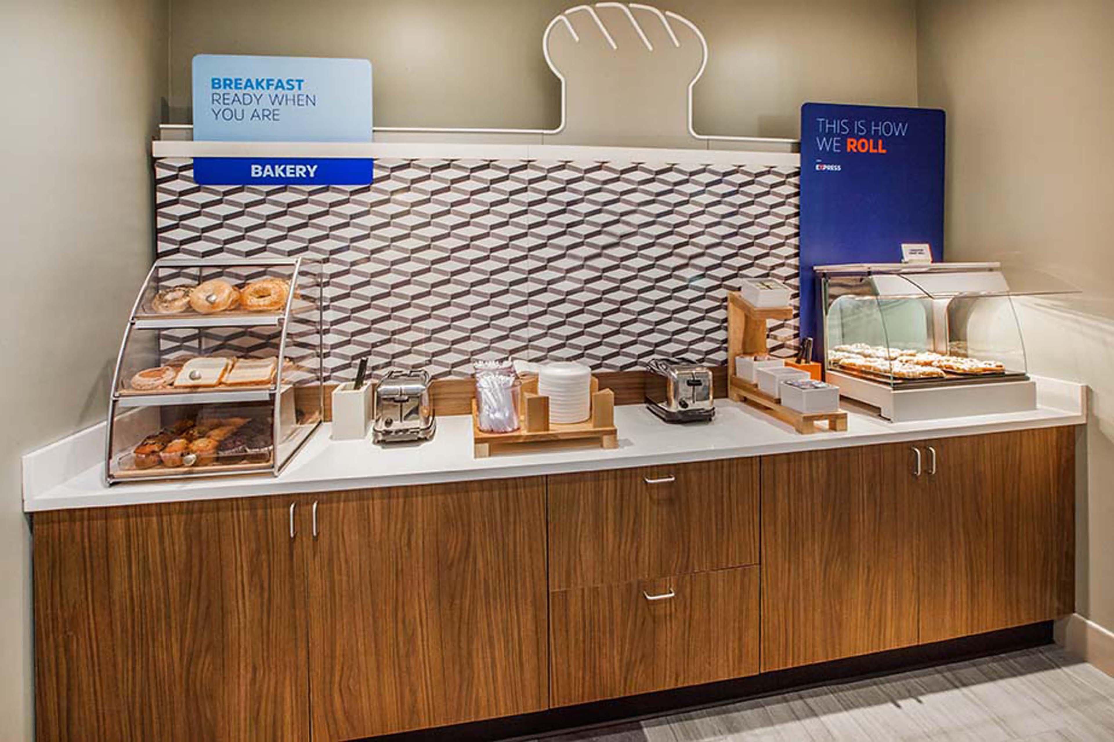 Holiday Inn Express Detroit-Warren/General Motors Technology Center By Ihg מראה חיצוני תמונה