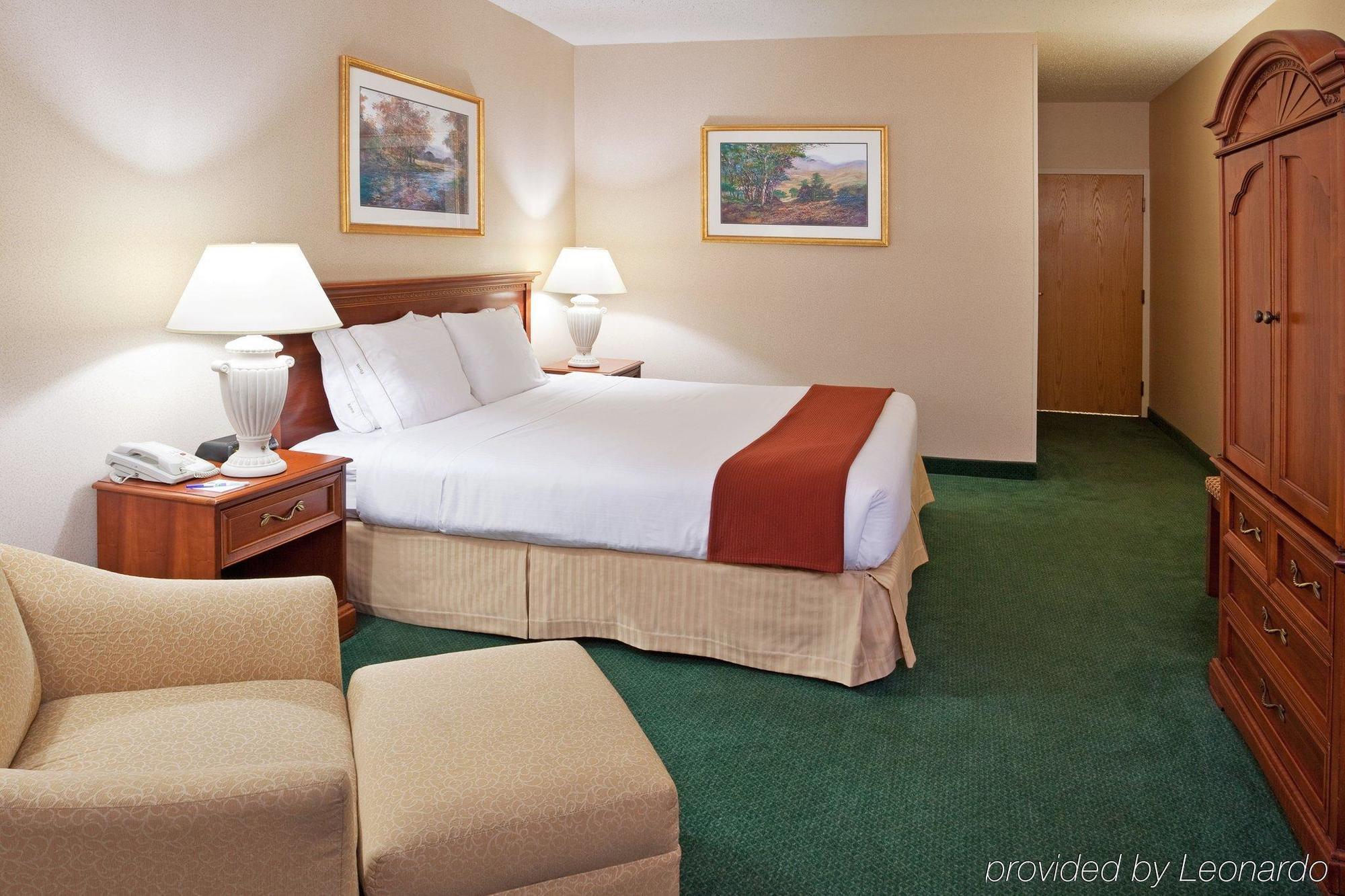 Holiday Inn Express Detroit-Warren/General Motors Technology Center By Ihg מראה חיצוני תמונה
