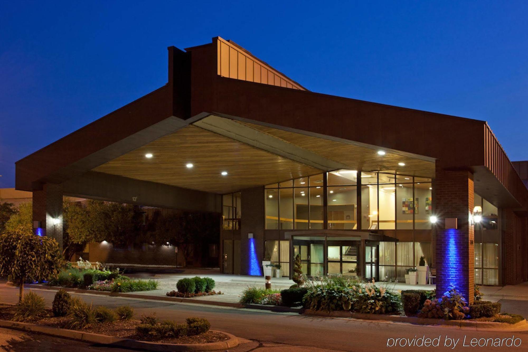 Holiday Inn Express Detroit-Warren/General Motors Technology Center By Ihg מראה חיצוני תמונה