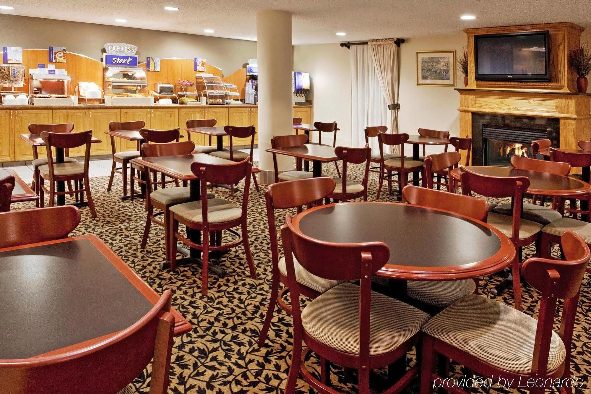 Holiday Inn Express Detroit-Warren/General Motors Technology Center By Ihg מסעדה תמונה