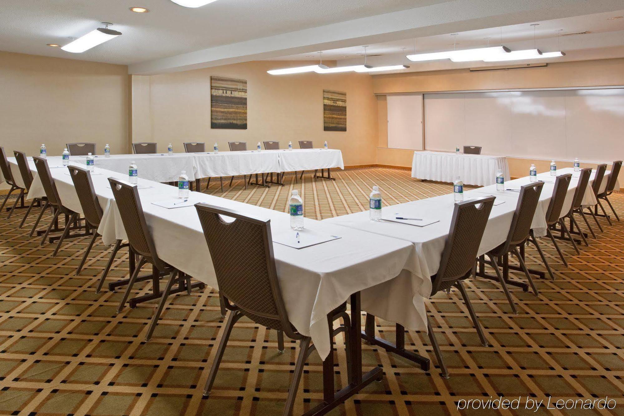 Holiday Inn Express Detroit-Warren/General Motors Technology Center By Ihg מראה חיצוני תמונה